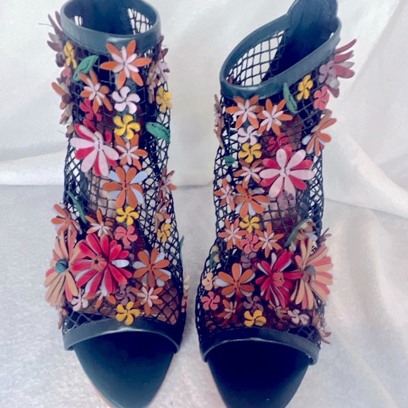 RARE & NWT Blogger Favorite Zara Green Mesh Floral Heels 38/7.5 - Picture 3 of 4